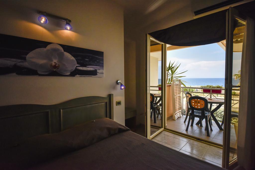 Hotel La Villa Корильяно-Калабро Номер фото