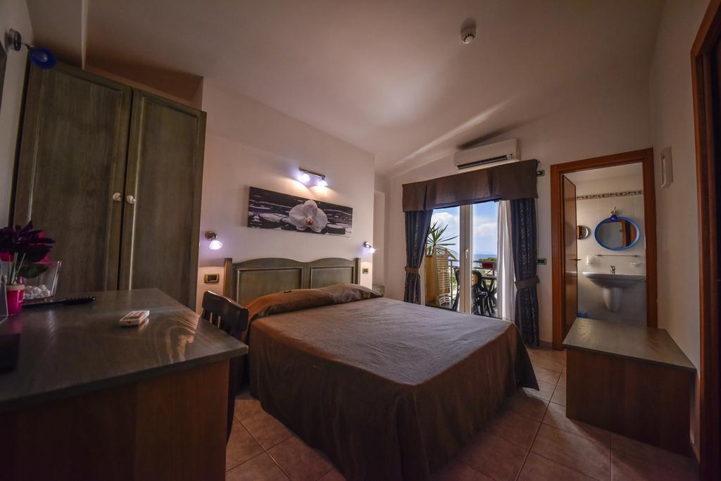 Hotel La Villa Корильяно-Калабро Номер фото