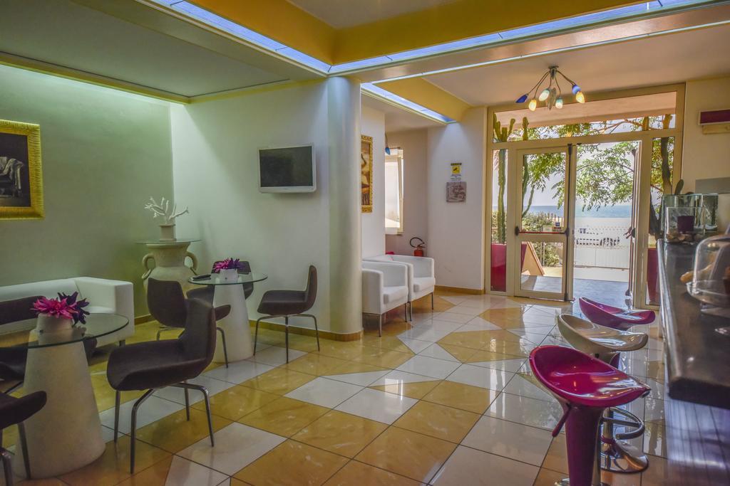 Hotel La Villa Корильяно-Калабро Экстерьер фото