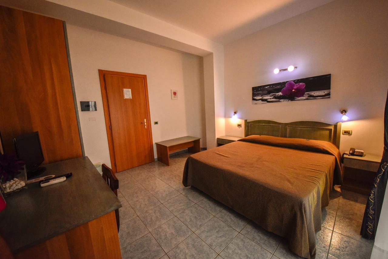 Hotel La Villa Корильяно-Калабро Экстерьер фото