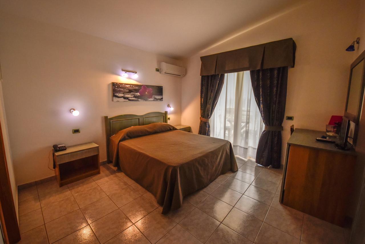 Hotel La Villa Корильяно-Калабро Экстерьер фото